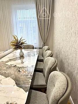 Kirayə verilir 3 otaqlı köhnə tikili 80 m²