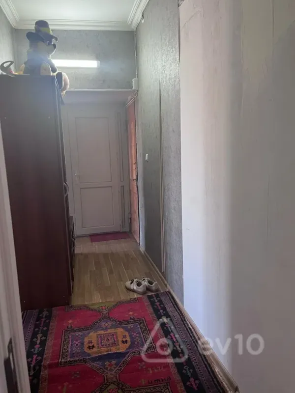 Satılır 2 otaqlı köhnə tikili 55 m²