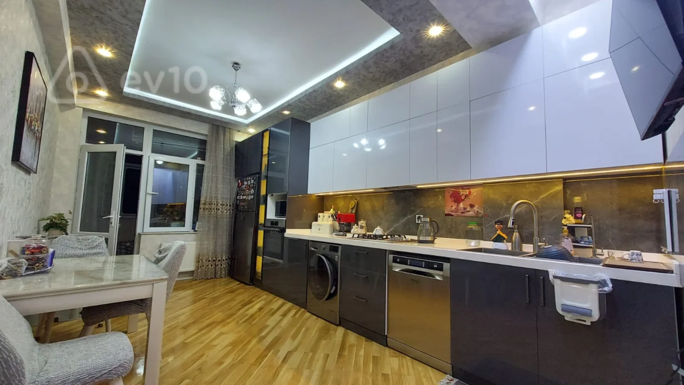 Satılır 3 otaqlı yeni tikili 165 m²