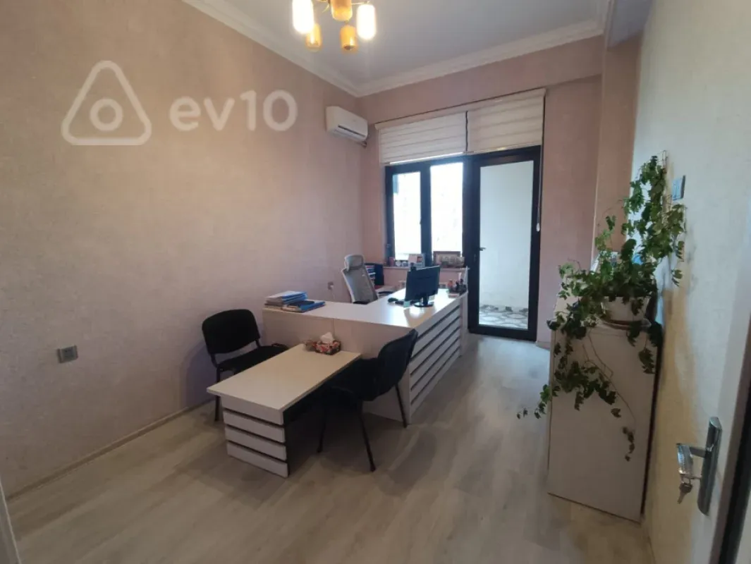 Kirayə verilir 3 otaqlı ofis 110 m²