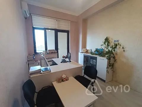 Kirayə verilir 3 otaqlı ofis 110 m²