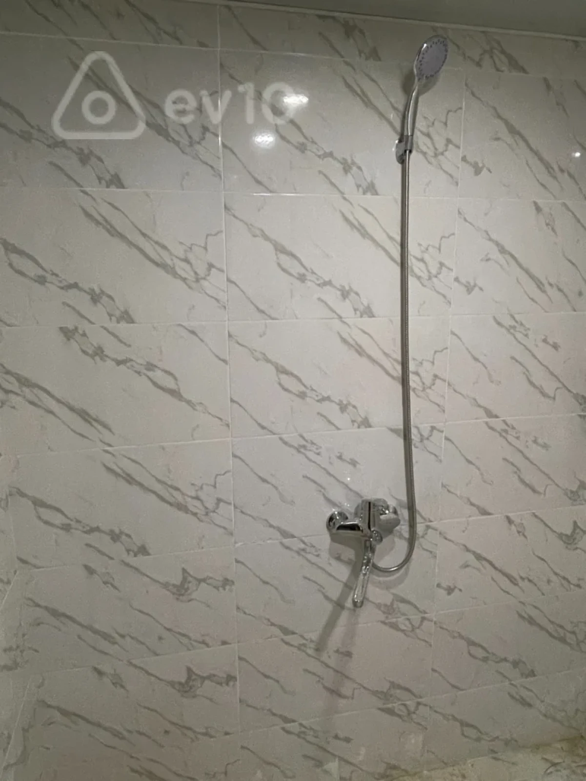 Kirayə verilir 2 otaqlı köhnə tikili 65 m²