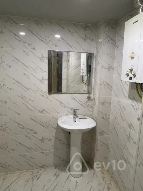 Kirayə verilir 2 otaqlı köhnə tikili 65 m²