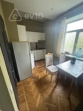 Kirayə verilir 2 otaqlı köhnə tikili 65 m²