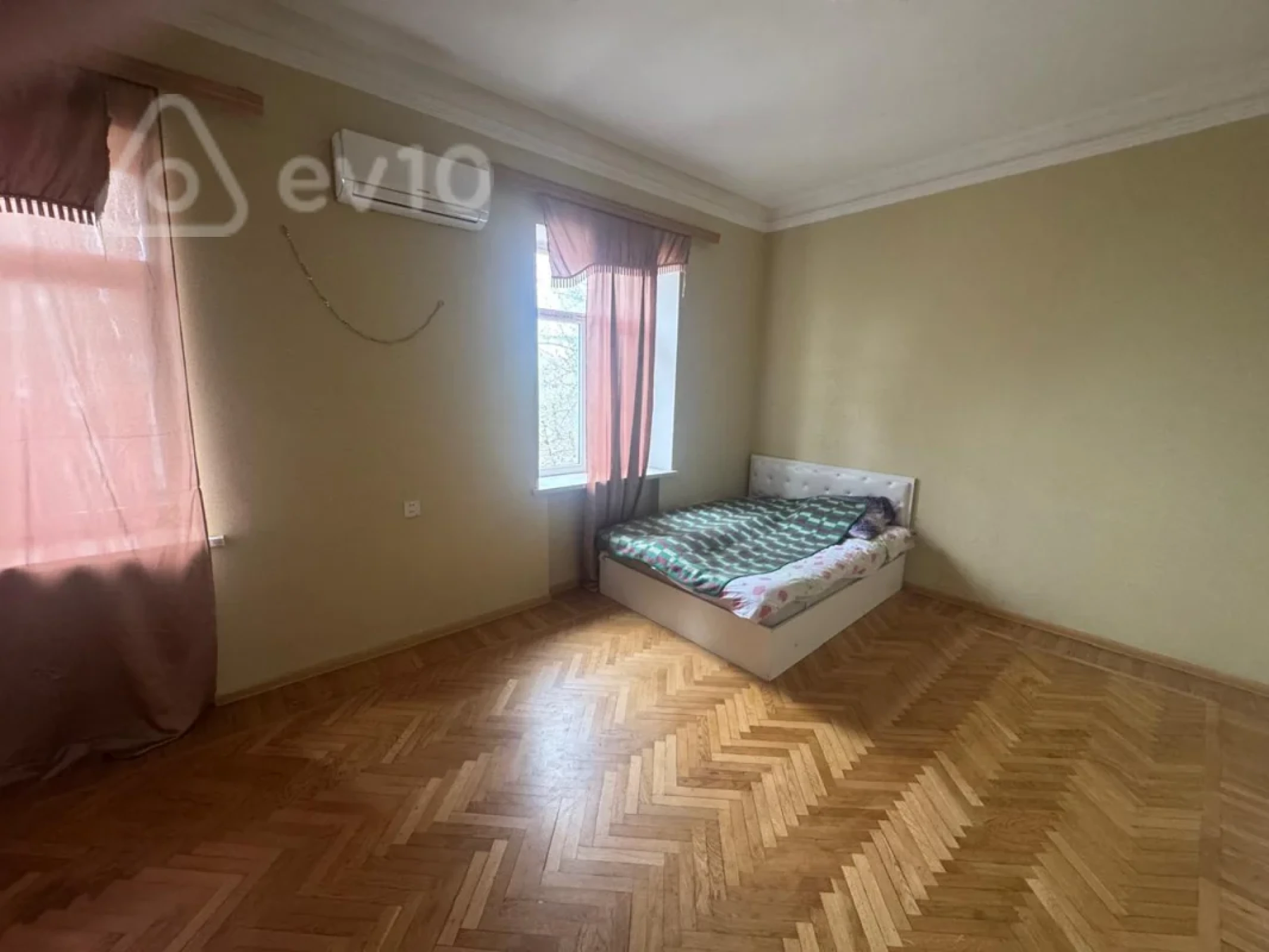 Kirayə verilir 2 otaqlı köhnə tikili 65 m²