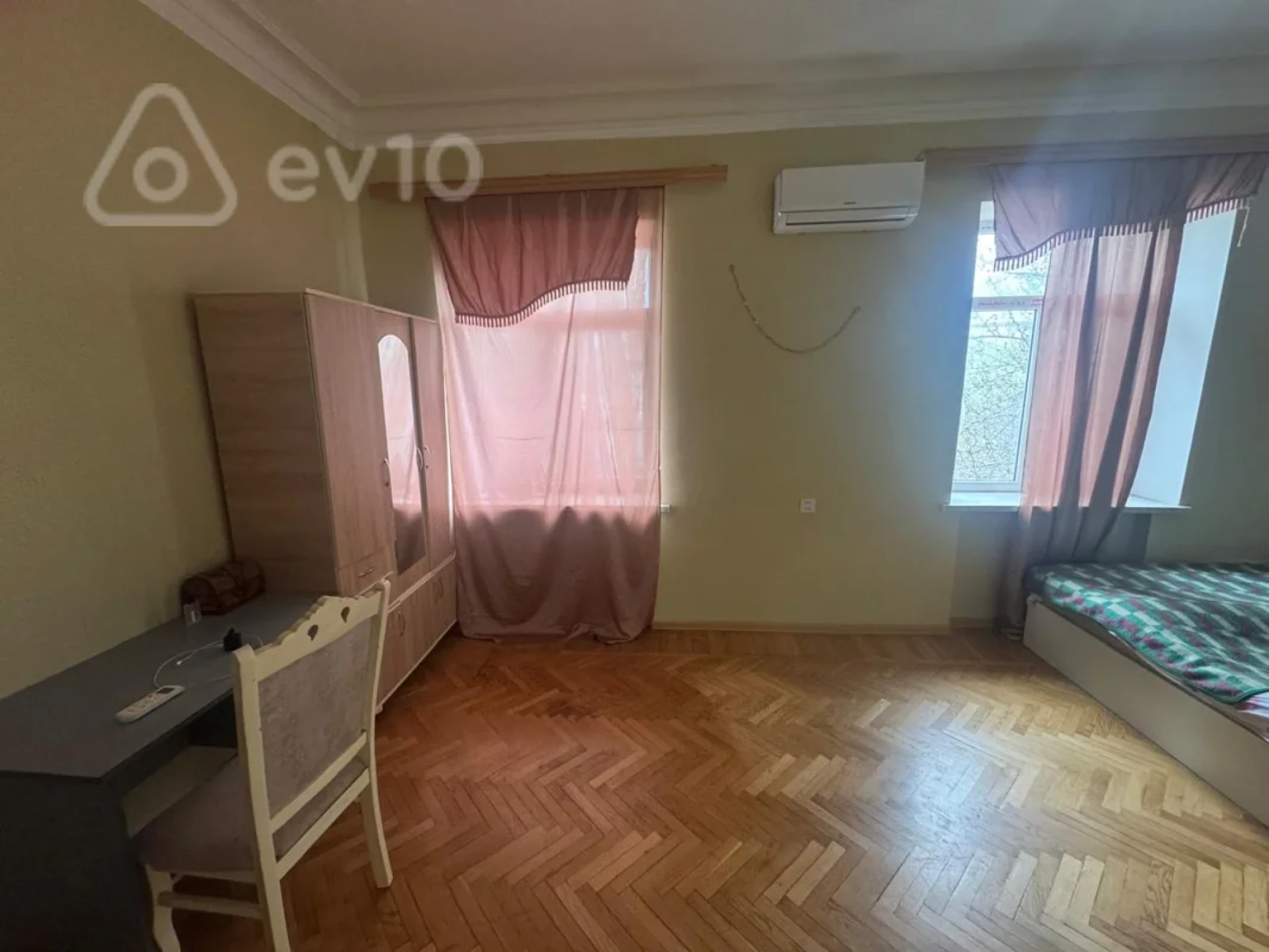 Kirayə verilir 2 otaqlı köhnə tikili 65 m²