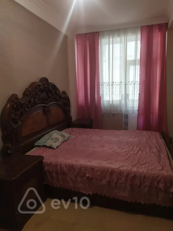 Kirayə verilir 2 otaqlı yeni tikili 75 m²