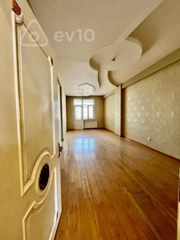 Satılır 3 otaqlı yeni tikili 135 m²
