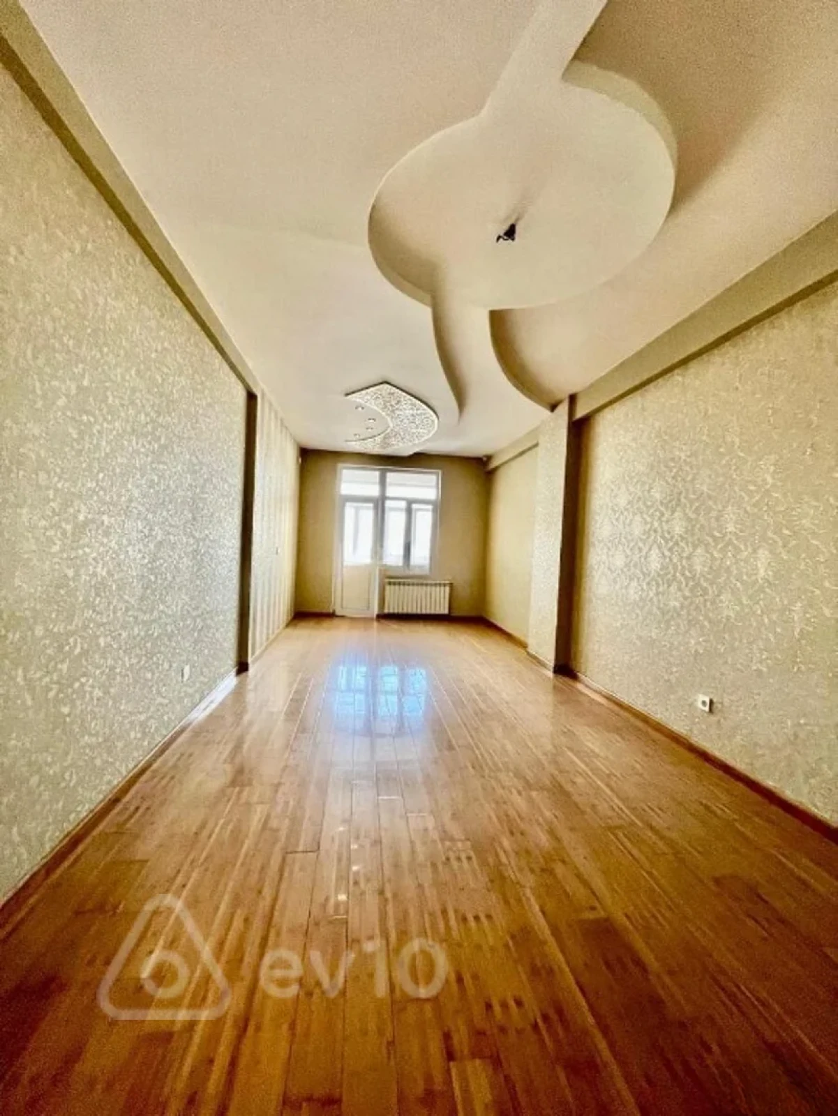 Satılır 3 otaqlı yeni tikili 135 m²