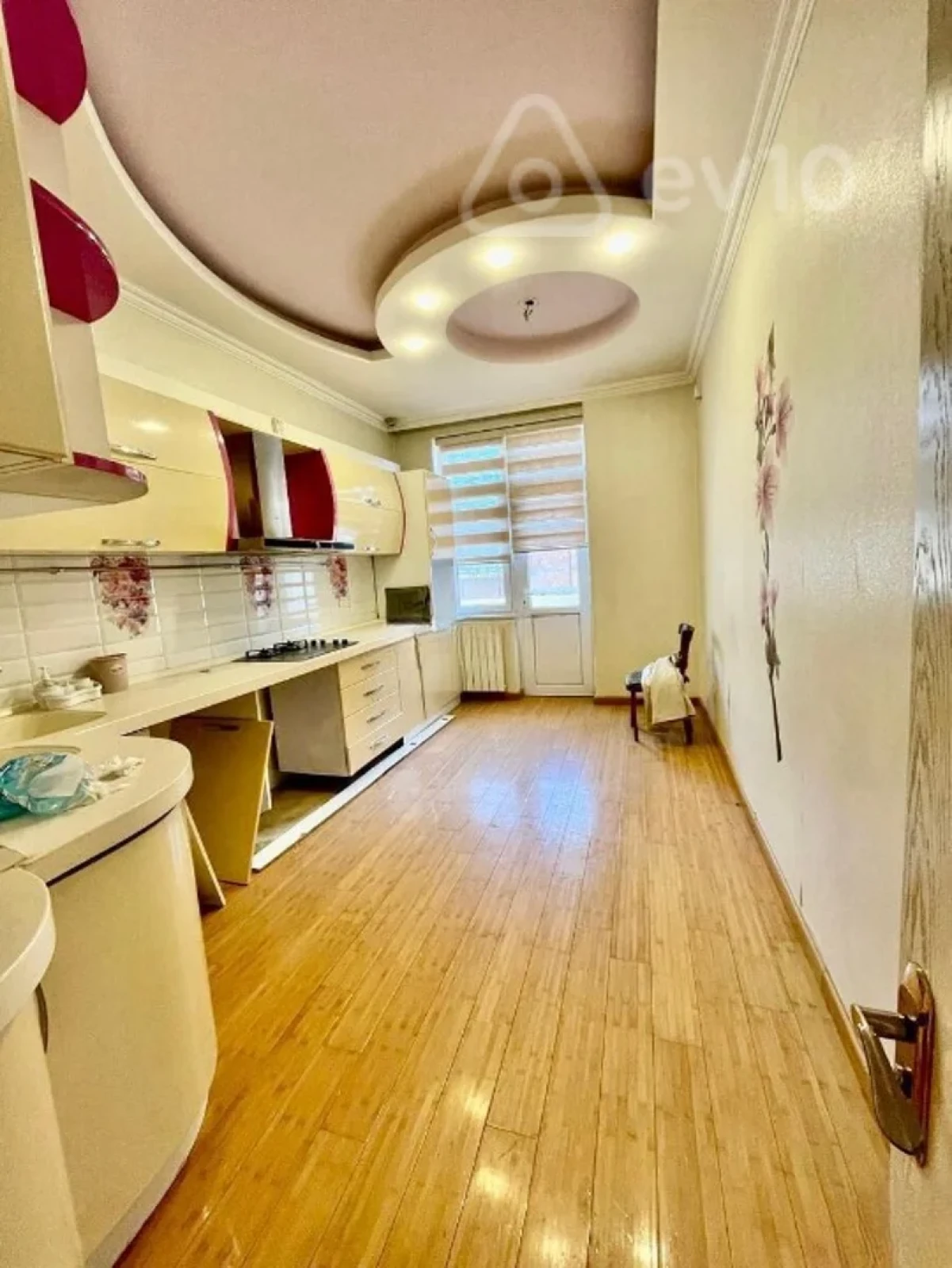 Satılır 3 otaqlı yeni tikili 135 m²