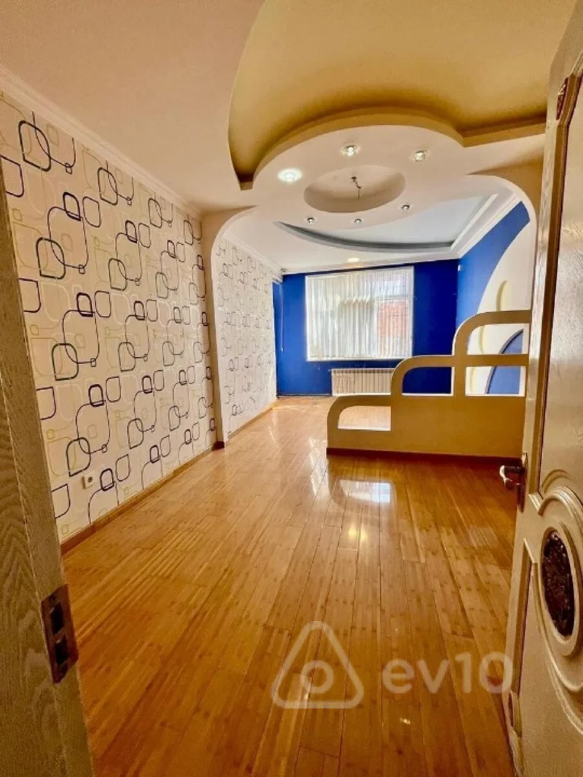 Satılır 3 otaqlı yeni tikili 135 m²