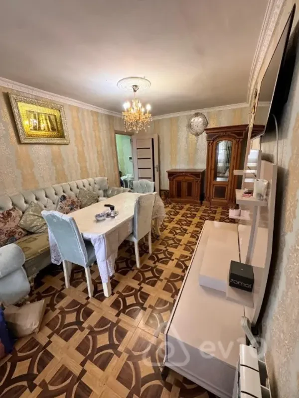 Kirayə verilir 2 otaqlı köhnə tikili 50 m²