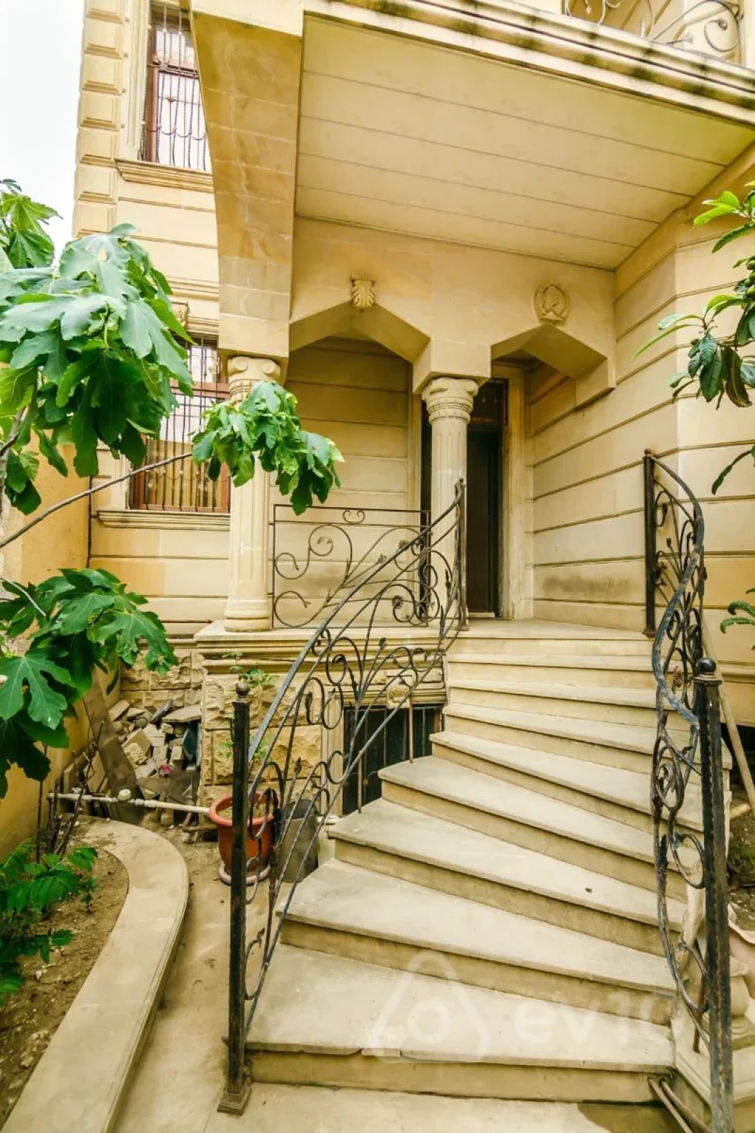 Kirayə verilir 10 otaqlı həyət evi 750 m²