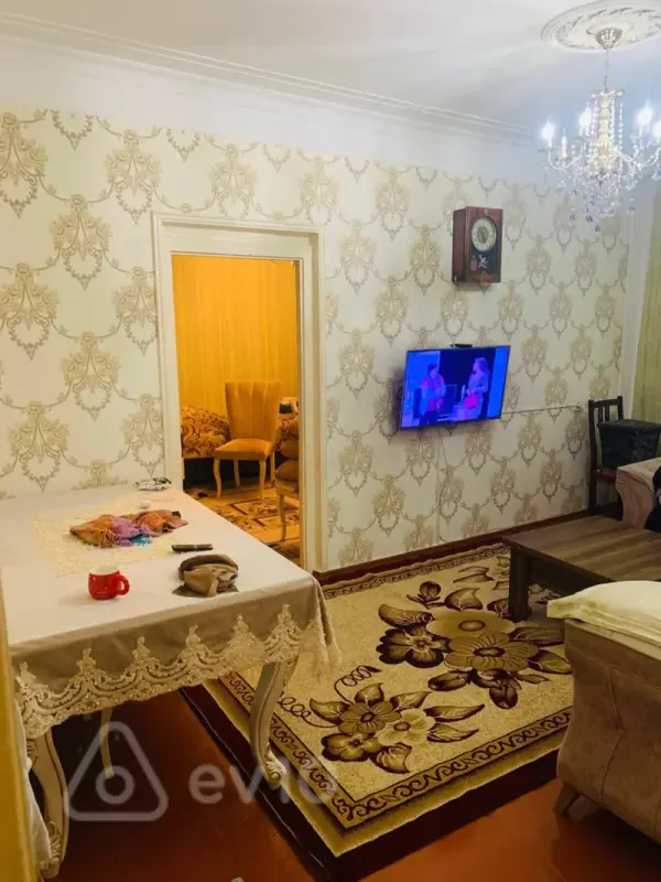 Satılır 4 otaqlı köhnə tikili 100 m²