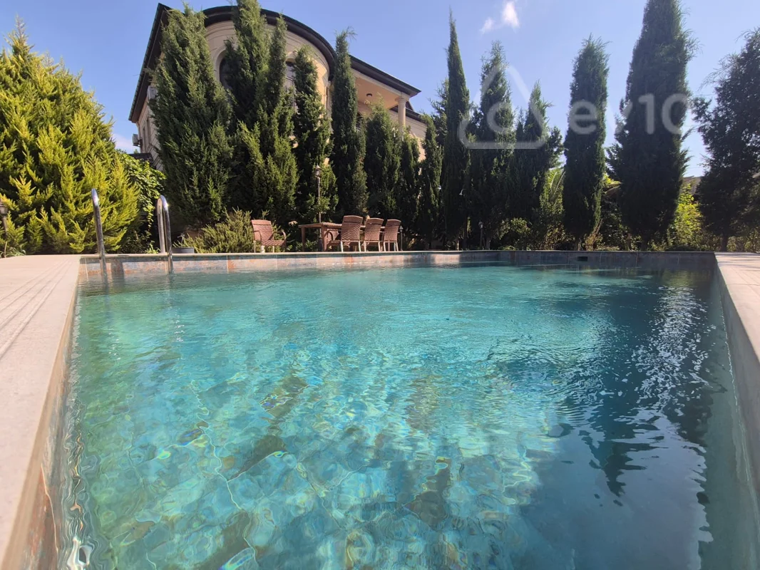 Kirayə verilir 6 otaqlı həyət evi 320 m²