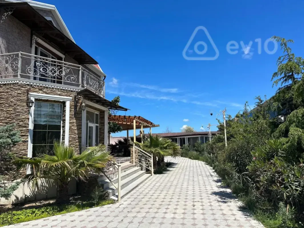 Kirayə verilir 6 otaqlı həyət evi 400 m²