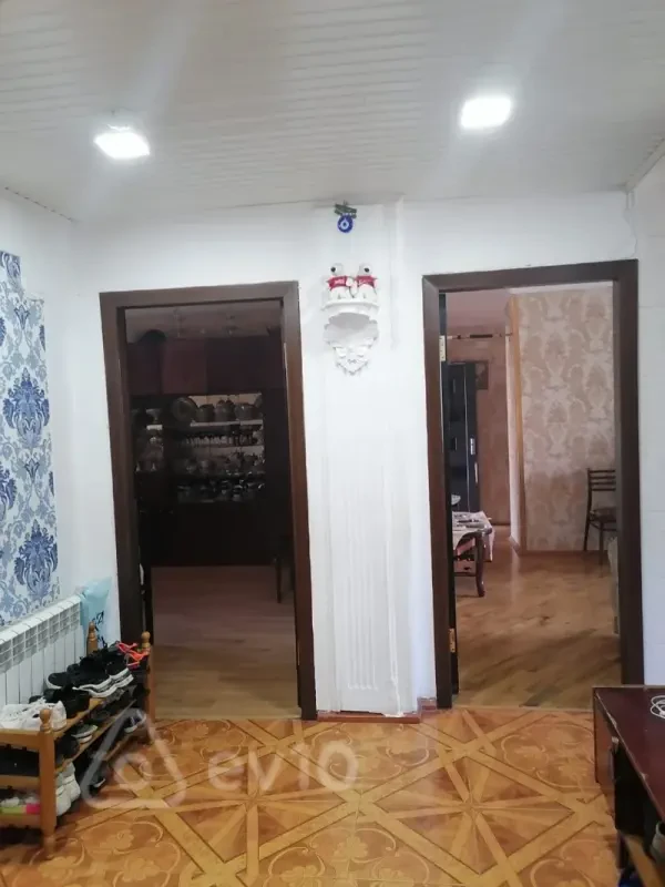 Satılır 5 otaqlı köhnə tikili 120 m²