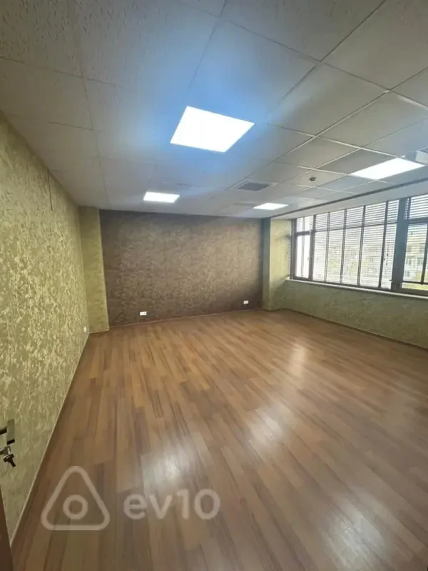 Kirayə verilir 4 otaqlı ofis 150 m²