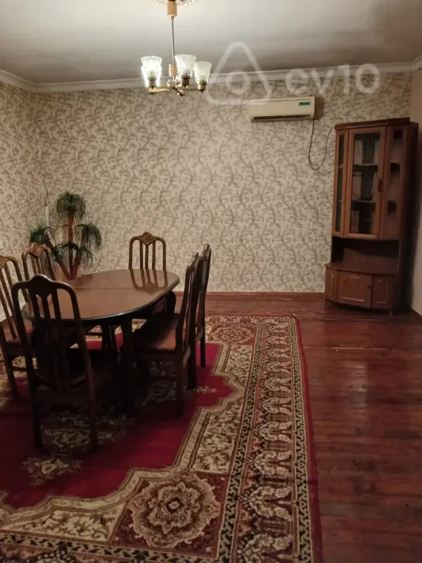 Kirayə verilir 2 otaqlı köhnə tikili 90 m²