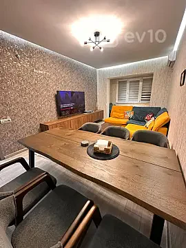 Satılır 3 otaqlı köhnə tikili 72 m² — Bakı, Nizami 3 otaq 72.00 m²