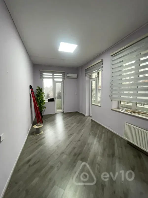 Kirayə verilir mənzil 230 m²