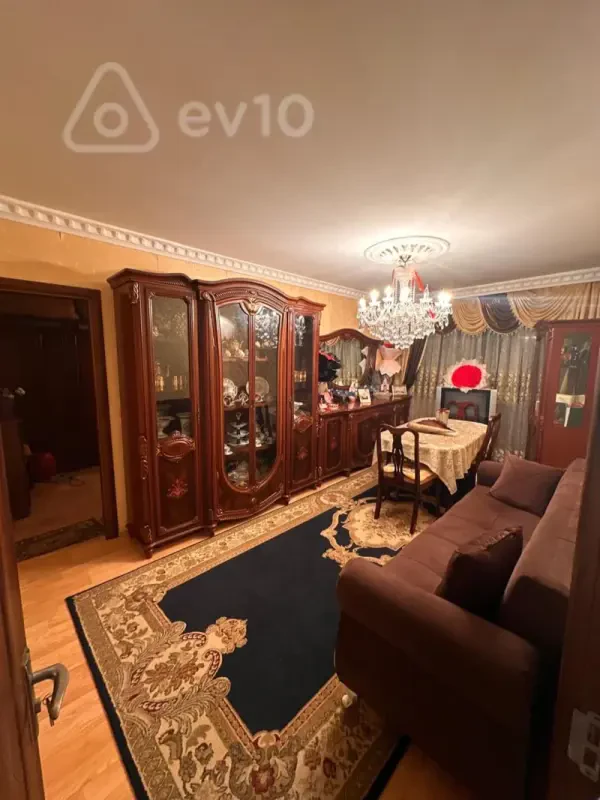 Satılır 2 otaqlı köhnə tikili 60 m²