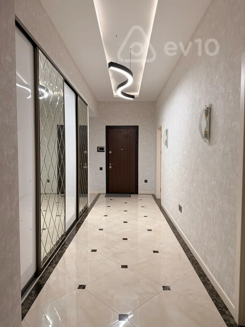 Kirayə verilir 3 otaqlı yeni tikili 150 m²