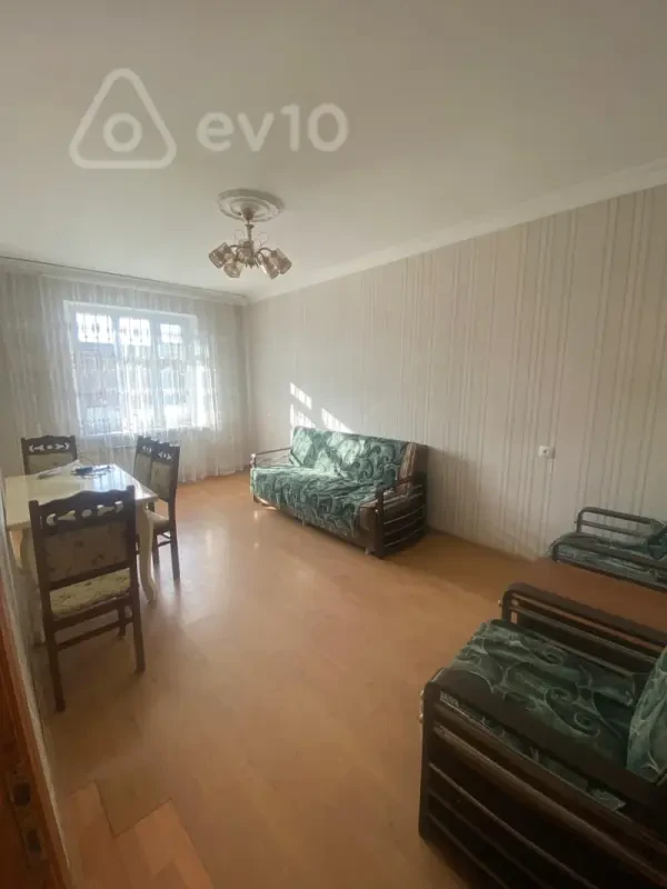 Kirayə verilir 2 otaqlı köhnə tikili 55 m²