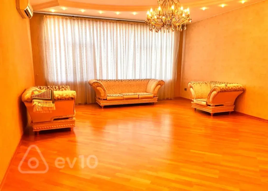Satılır 4 otaqlı yeni tikili 200 m²