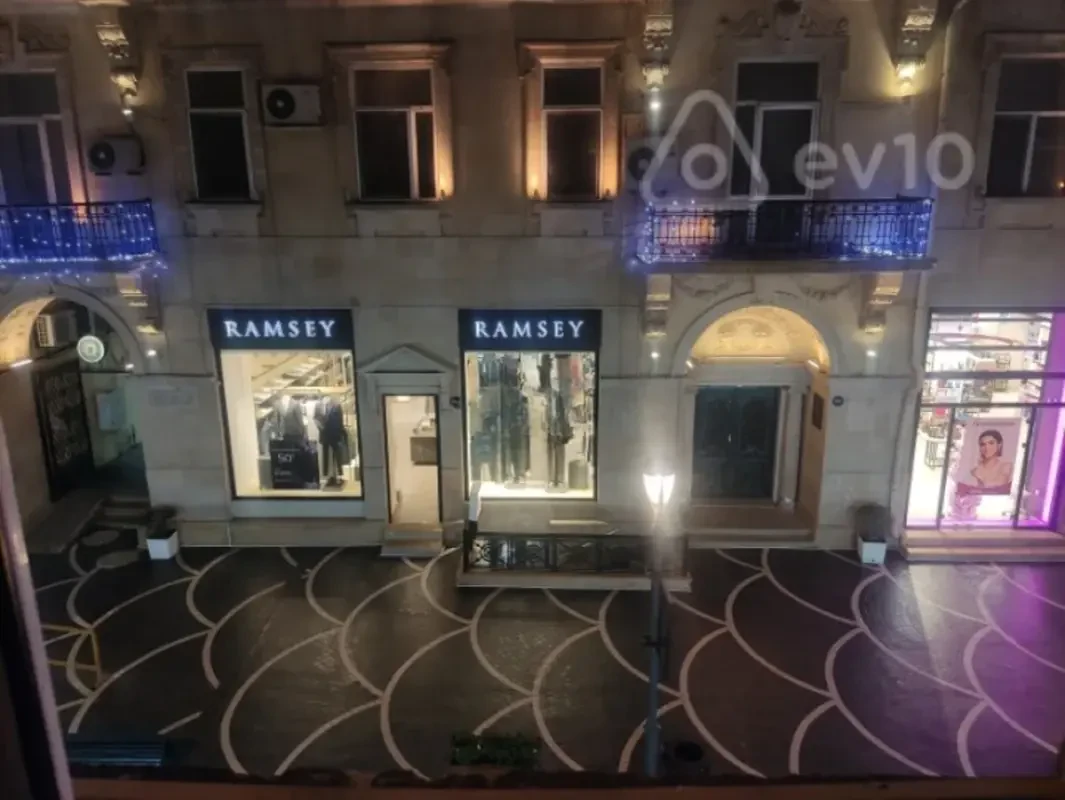 Kirayə verilir 2 otaqlı köhnə tikili 55 m²