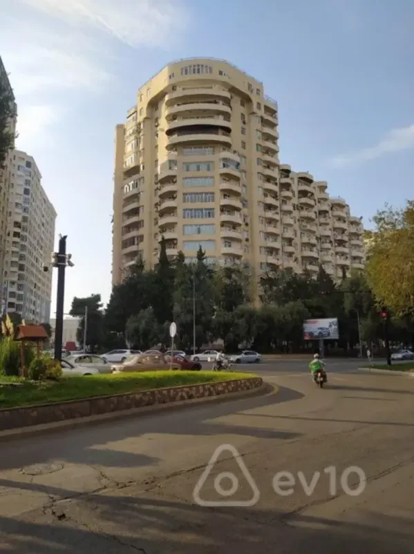 Kirayə verilir 4 otaqlı yeni tikili 133 m²