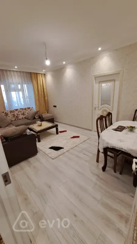 Satılır 5 otaqlı köhnə tikili 120 m²