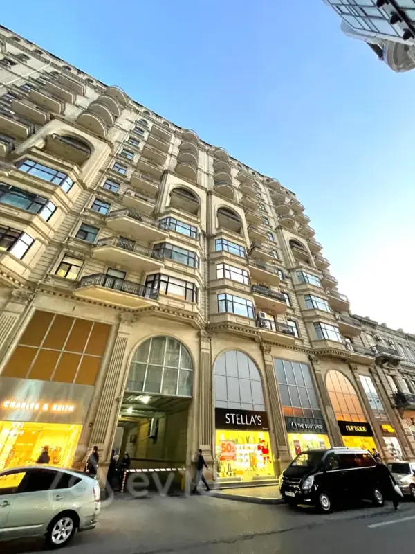 Kirayə verilir 3 otaqlı yeni tikili 150 m²
