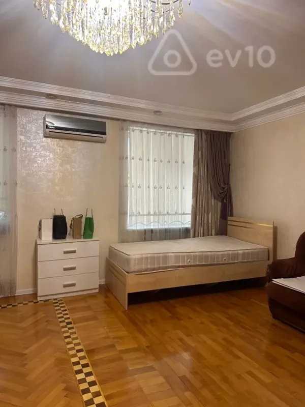 Kirayə verilir 2 otaqlı köhnə tikili 60 m²