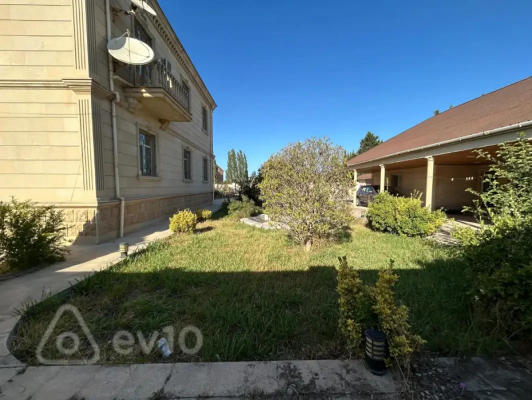 Kirayə verilir 8 otaqlı həyət evi 300 m²