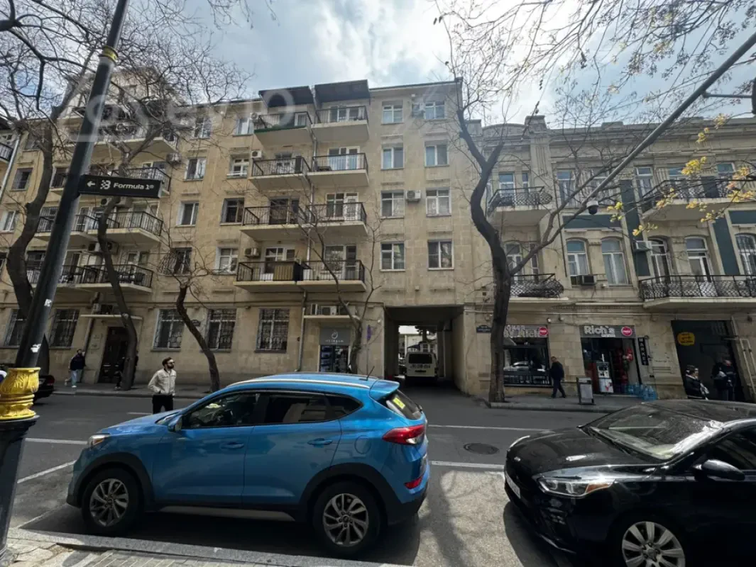 Kirayə verilir 3 otaqlı köhnə tikili 80 m²