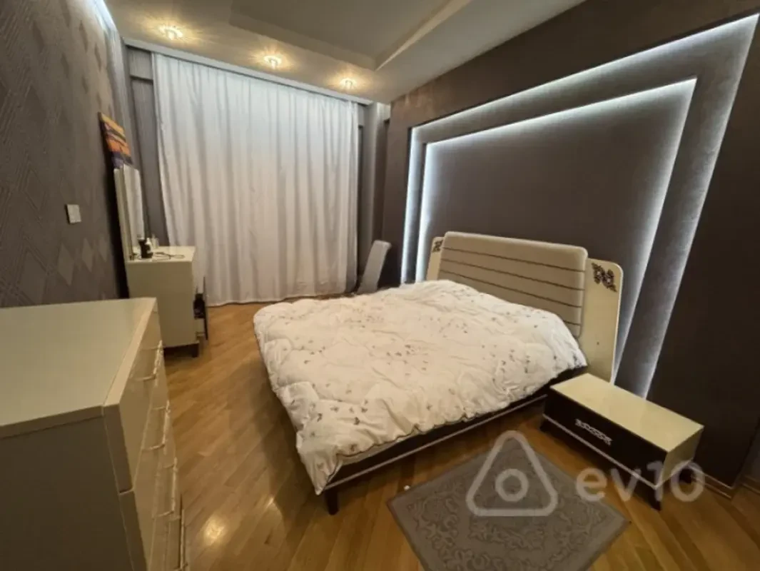 Kirayə verilir 2 otaqlı yeni tikili 90 m²