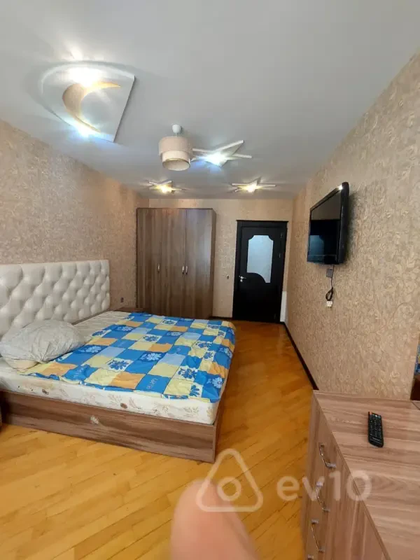 Kirayə verilir 3 otaqlı yeni tikili 155 m²