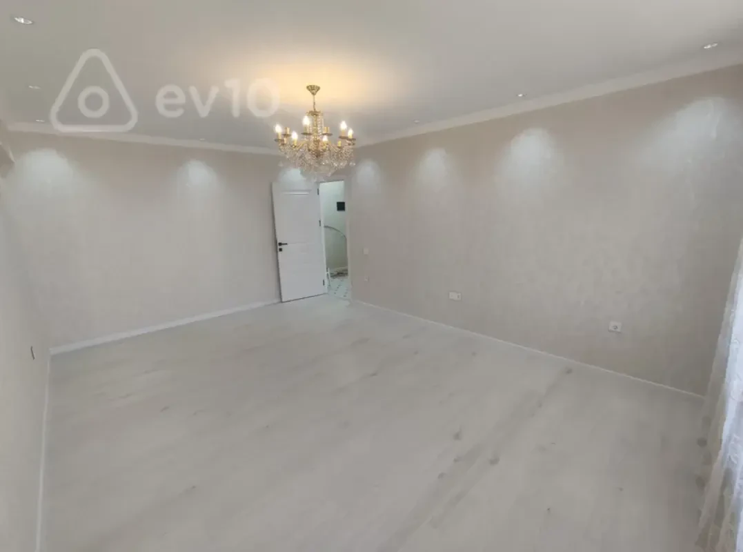 Kirayə verilir 2 otaqlı köhnə tikili 70 m²