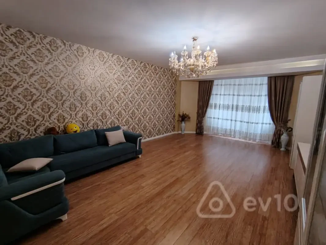 Kirayə verilir 3 otaqlı yeni tikili 140 m²
