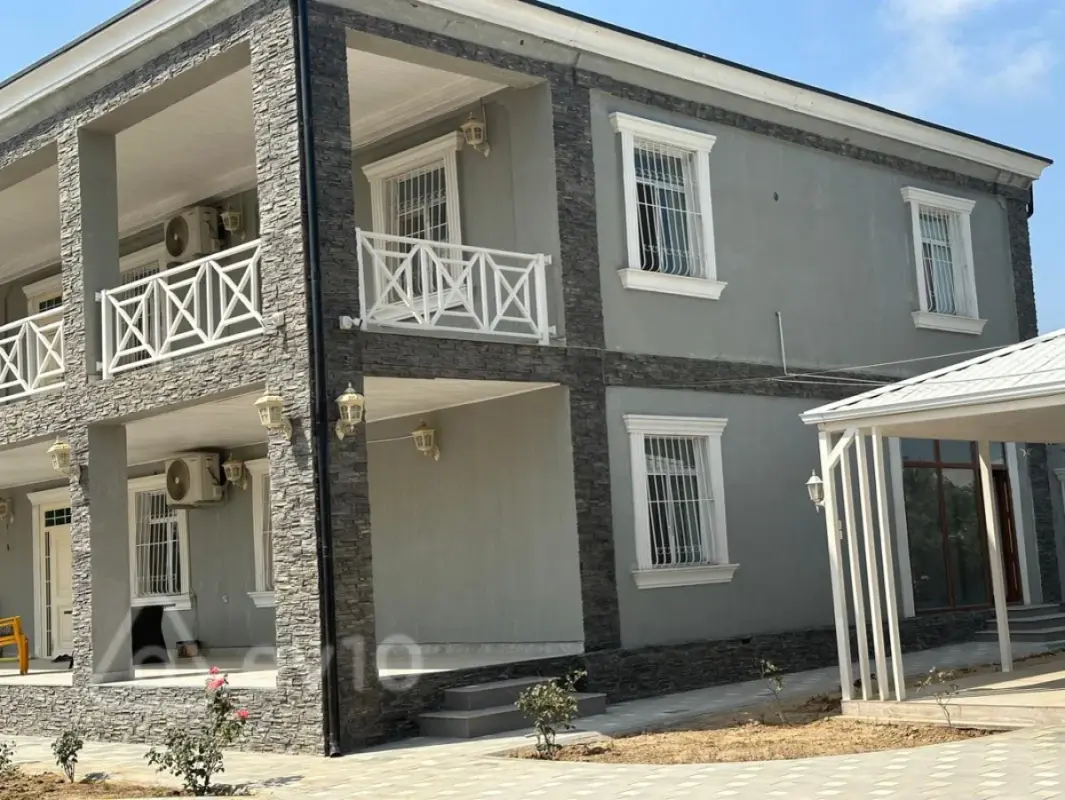 Satılır 7 otaqlı həyət evi 400 m²