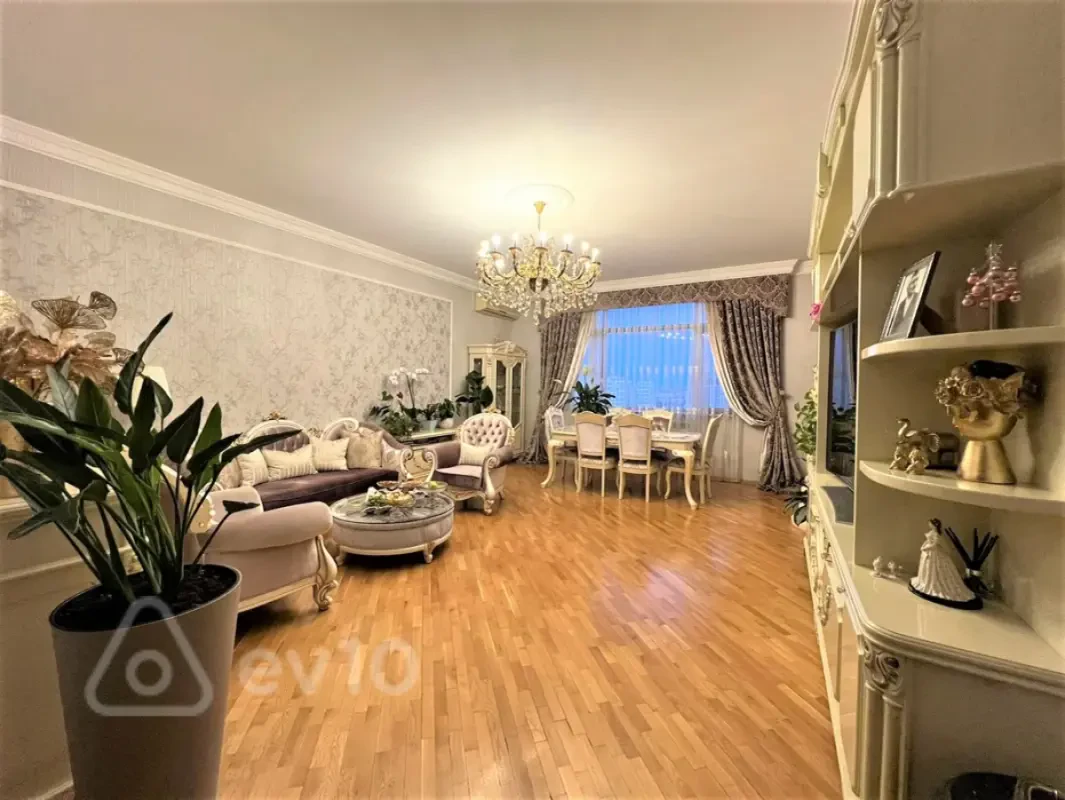 Kirayə verilir mənzil 200 m²
