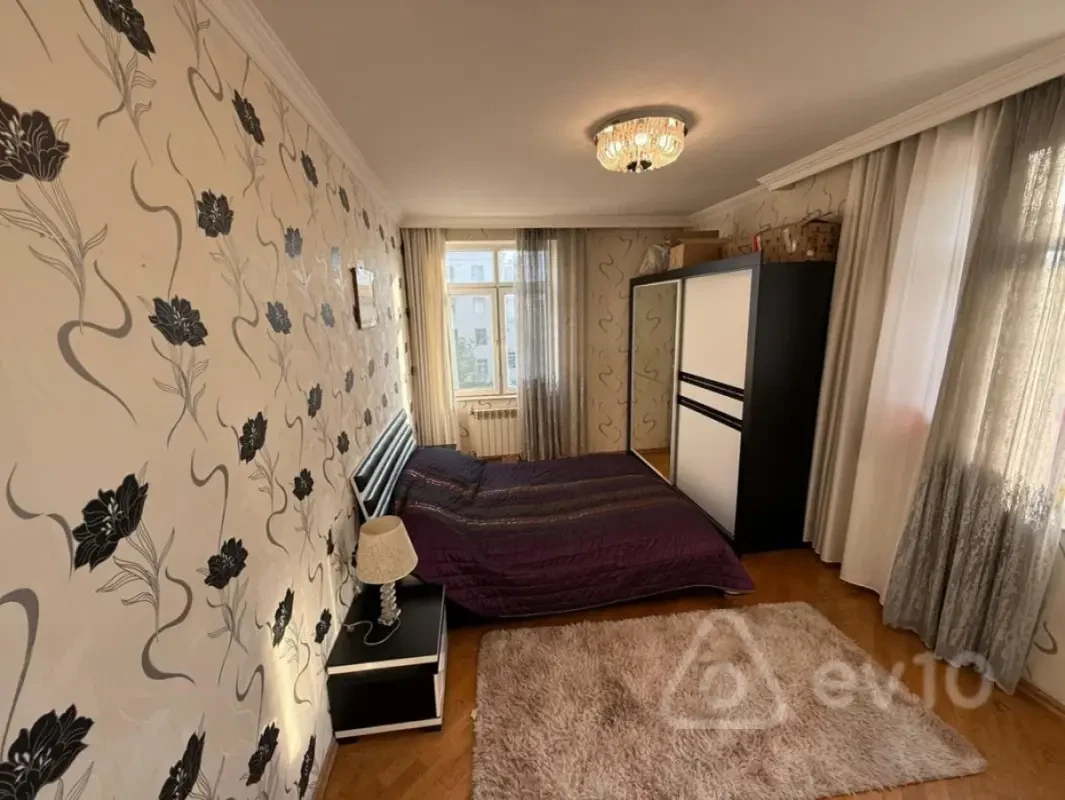 Kirayə verilir 2 otaqlı köhnə tikili 60 m²