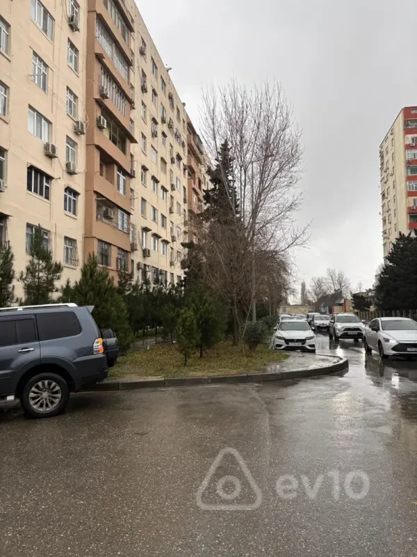 Satılır 4 otaqlı köhnə tikili 110 m²