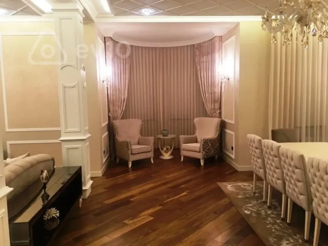 Kirayə verilir 8 otaqlı həyət evi 700 m²
