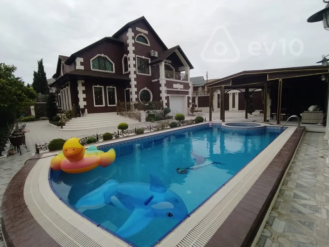 Kirayə verilir 6 otaqlı həyət evi 300 m²