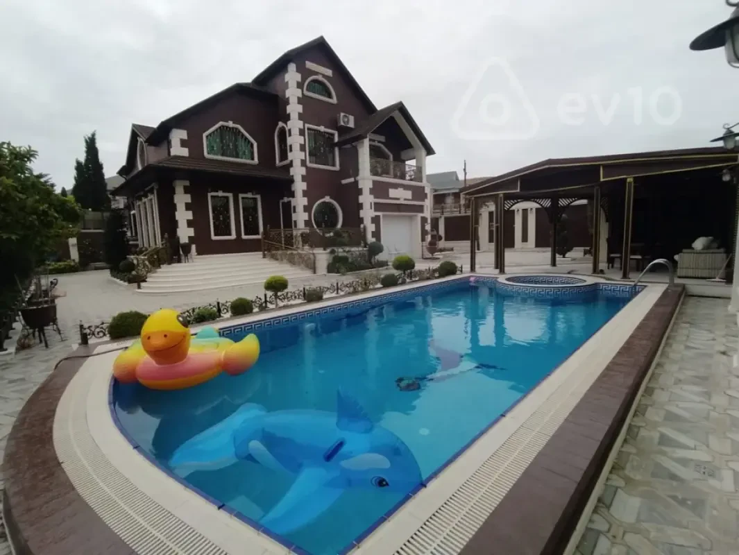 Kirayə verilir 6 otaqlı həyət evi 300 m²