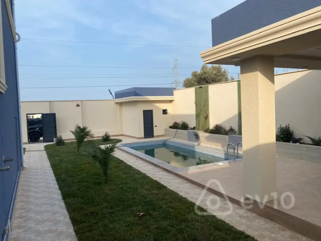 Satılır 6 otaqlı həyət evi 220 m²