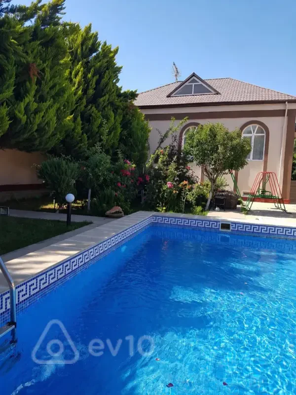 Kirayə verilir 4 otaqlı həyət evi 195 m²