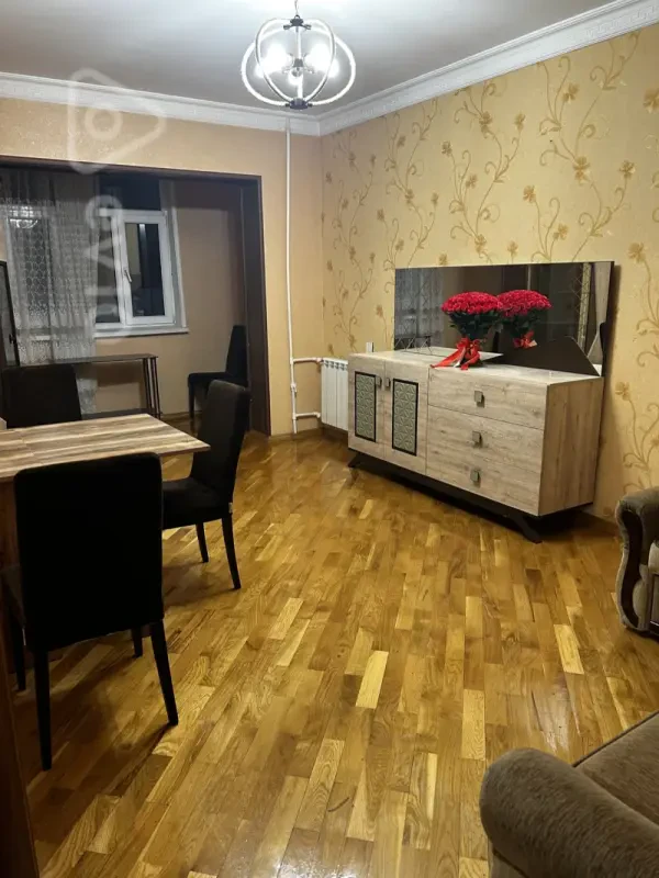 Kirayə verilir 4 otaqlı yeni tikili 200 m²